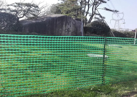 Barrière de sécurité orange : un élément de sécurité important sur les chantiers